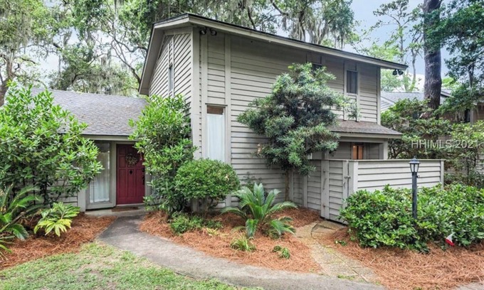 Lawton Woods Casa | House in Sea Pines w Parking, Bikes, Trail, Fire Pit, BBQ Grill