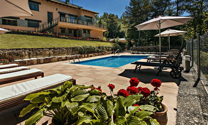 La Baronia de Rialb Cabaña | Casa en medio de la naturaleza con piscina y jardín. Pet friendly !