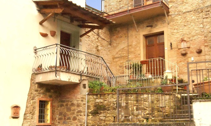 Chianni Casa | casa en el pueblo histórico en las colinas toscanas