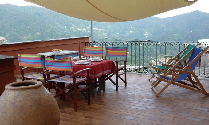 Lavaggiorosso Casa | Casa en el pueblo de montaña m. fantástica terraza; 10 min. De la playa Levanto