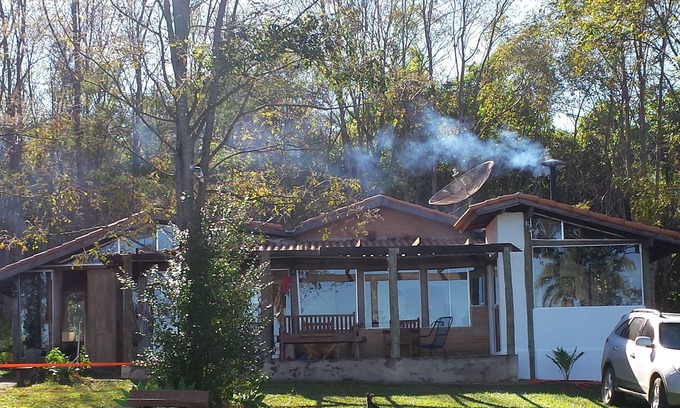 Delfinopolis Cabaña | Casa en el bosque, rodeada por el Río Grande y vista deslumbrante de la puesta del sol.