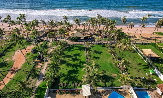 Vilas do Atlantico Casa | House in Vilas do Atlântico on the seafront with six air-conditioned suites
