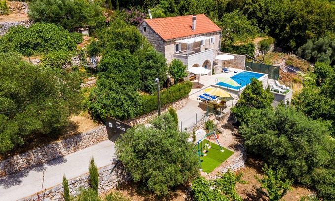 urinici Casa | Casa Kočan-Villa de cuatro dormitorios con terraza y piscina