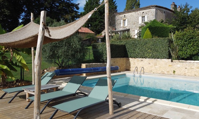 Sauveterre-la-Lemance Casa | LaLaurie Encantadora casa de campo al sur de Perigord Negro con piscina