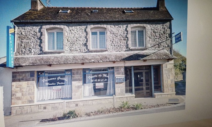 Hopital-Camfrout Casa | House near sea in former Restaurant Bar with spa access