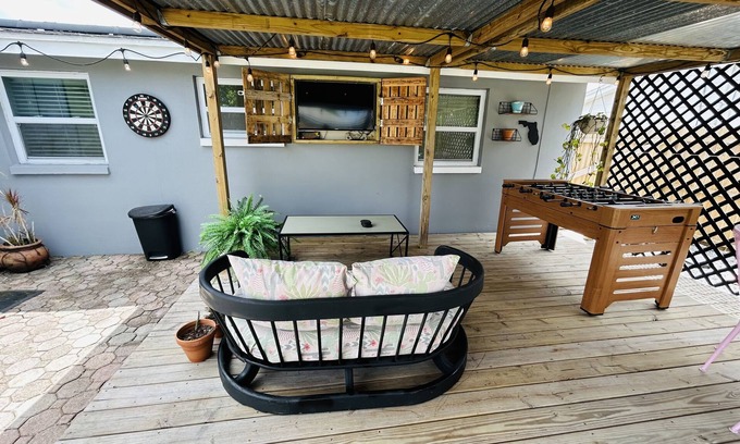 Forest Hills Casa | House near Tarpon Springs Beaches and Weeki Wachee Springs