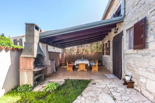 Mali Vareski Casa | House Nicol - Authentic Istrian holiday home with terrace and garden near the Sea