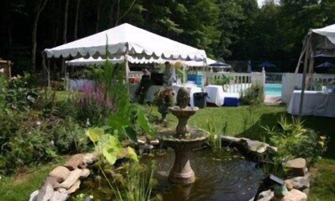 Mystic Cama Y Desayuno | House of 1833 Bed & Breakfast & Gardens