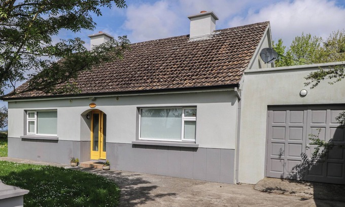 Easkey Cabaña | HOUSE OF IRELAND, pet friendly in Easkey, County Sligo