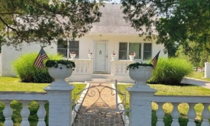 Shirley Casa | House of Peace