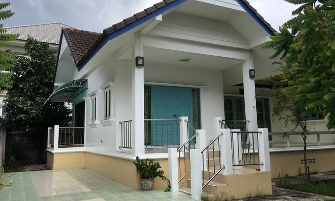 Si Racha Casa | House of Pind & Palm en Sriracha, a 5 minutos del centro comercial J-Park Community