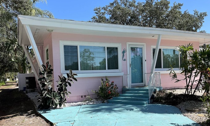 Gulfport Casa | House of Sirenity: Mid Century Beach Bungalow in Artsy Gulfport!