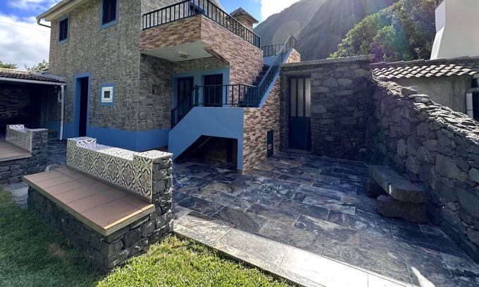 Porto Moniz Casa | House of Walnut
