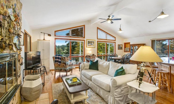 Grapeview Casa | House on HoneyBee Hill