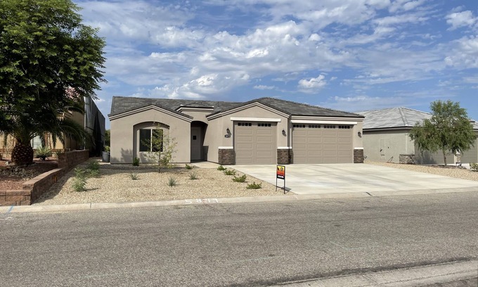 Fort Mohave Casa | House on Lake and Huukan Golf Course