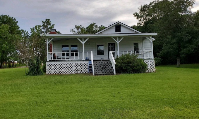 Opelika Casa | House on lake