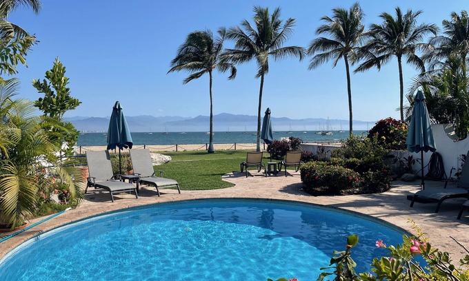 Flamingos Casa | House on the beach in La Cruz, DISCOUNT: for July-Oct, 3BD 3bath, sleeps 7