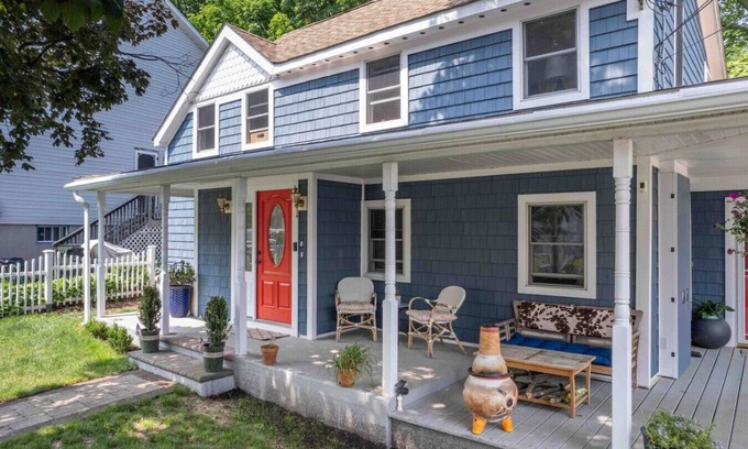 Highland Falls Casa | House on the Babbling Brook- Quiet 2BR + King Bed!