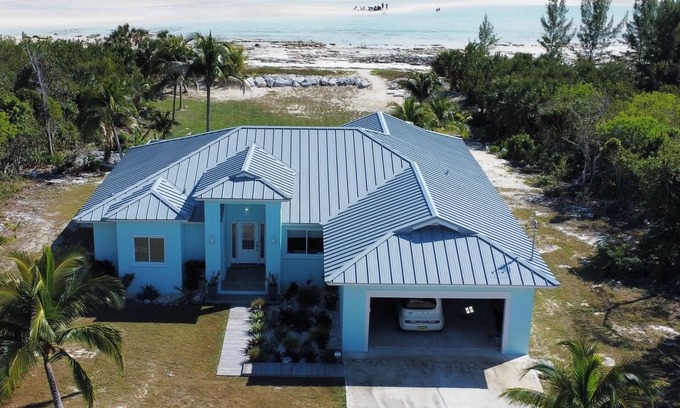 High Rock Casa | House on the Beach! Private 3-bedroom Beach house in Grand Bahamas.