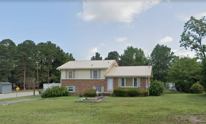 Zebulon Casa | House on the Hill , 5 beds, 2 baths, 2 living rooms, close to downtown Zebulon