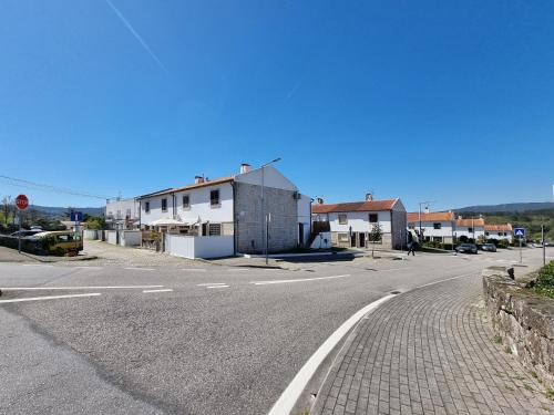 Vila Nova de Cerveira Casa | HOUSE ONLY FOR YOU ! 3 bedroom 2wc,BBQ,balcon 2,CENTRO vila!