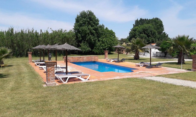 Vimieiro Apartamento | Casa con vistas a la piscina, ideal para familias.
