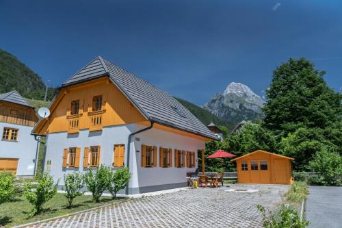 Log pod Mangartom Casa | House Parabola