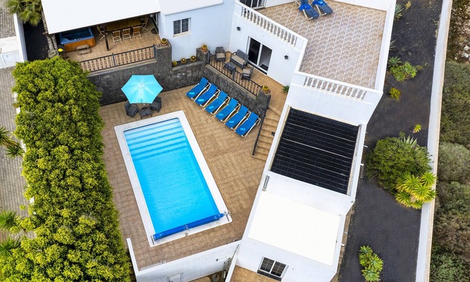 Tias Chalet De Esquí | Casa Paraíso - Piscina Privada, Jacuzzi, Air-con y BBQ