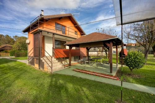 Kraljevec na Sutli Casa | House Pepica With Hot Tub - Happy Rentals
