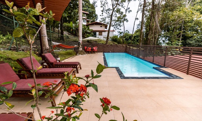 El Cerro Casa | Private House with Pool into jungle trail to famous Playa la Macha