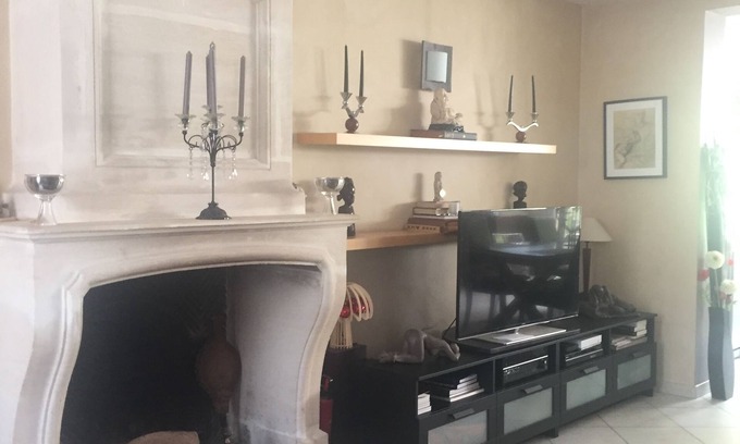 Montrouge Casa | House Porte d'Orléans 7 bedrooms, 3 bathrooms 4 bedrooms and garden.