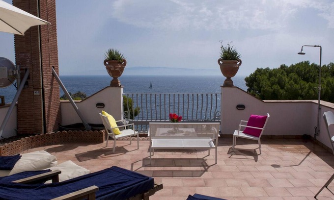 Mazzaro Casa | House Priscilla Taormina sea terrace with Jacuzzi