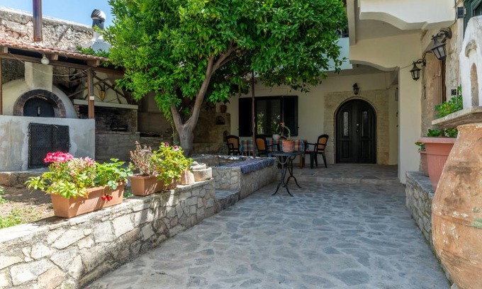 Zaros Apartamento | House Rachati