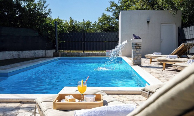 Prgomet Casa | House Runjic w. pool, large garden and playground