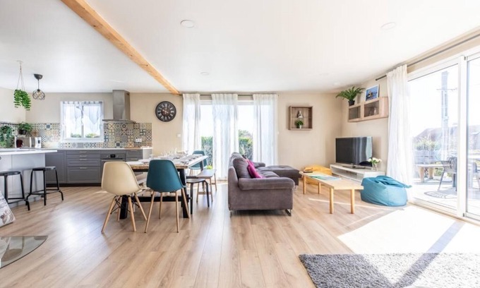 Laschamps Apartamento | House sleeps 12 with all comforts