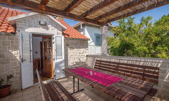 Kastel Novi Casa | Casa Sanda (40761-K1) - Kastel Novi