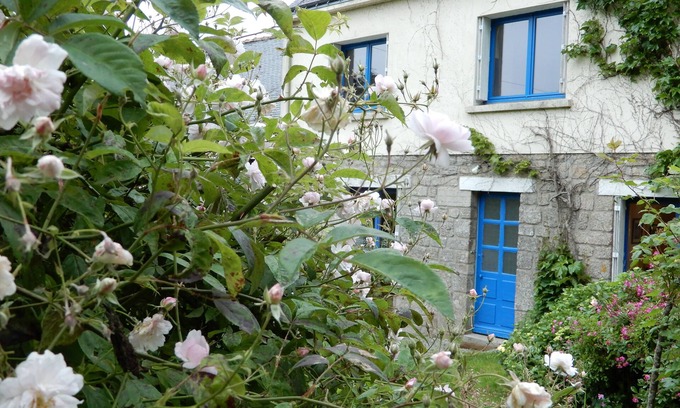 Ploerdut Casa | Casa rural en área de 5 hectáreas con jardines de flores, arboretum, senderos, arroyo