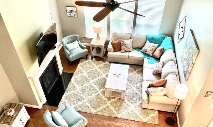 Frankford Casa | House sleeps 10, steps to pool, indoor/outdoor living, shuttle to Bethany Beach