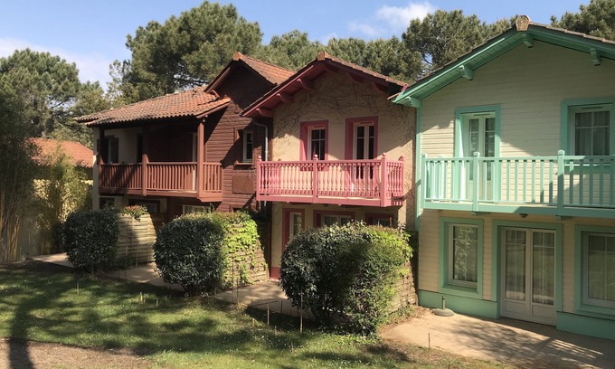 Lacanau-Ocean Casa | House sleeps 4/5 with large heated summer pool in private grounds.