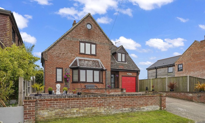 Runham Casa | Charming 3-Bed House, Sleeps 6 in Rural Setting