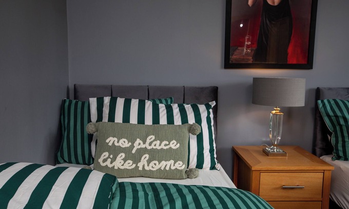 Sheffield Casa | House -Sleeps 8, parking, suitable for contractors
