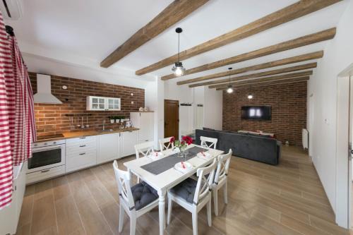 Otocac Apartamento | House Smolčić