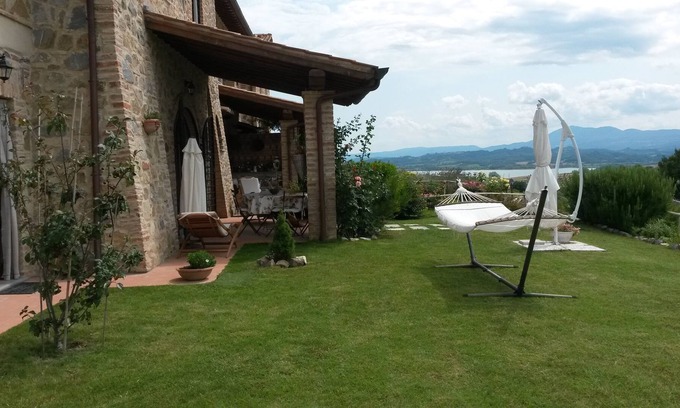 Gioiella Casa | House surrounded by the Tuscan-Umbrian countryside. Lake view. private garden. Pool.