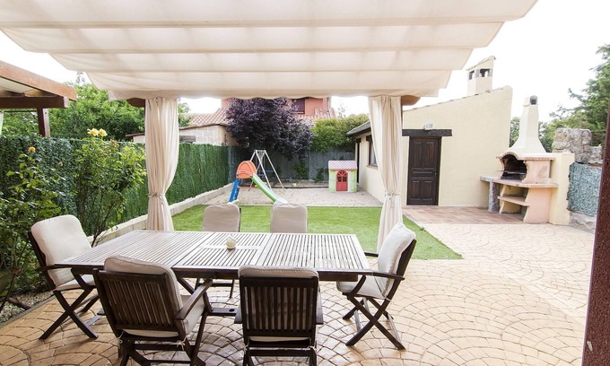 Revenga Cabaña | Casa para disfrutar con familia y amigos a sólo 8 minutos del centro Segovia.