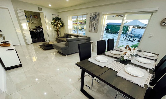 Olympia Heights Casa | Luxurious house con piscina climatizada, cancha de baloncesto
