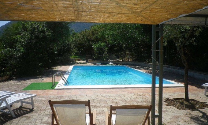 San Cipriano Picentino Villa | CASA-VILLA CON JARDIN INDEPENDIENTE Y PISCINA PRIVADA
