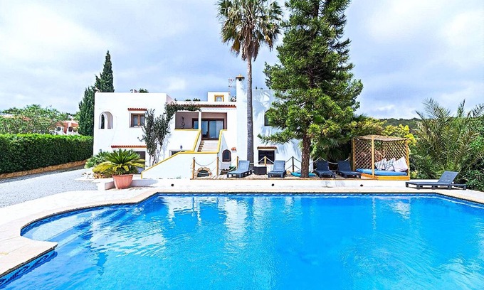 Santa Eulalia del Río Villa | Ca n'Estrella Ibiza - 2 Casas en una!