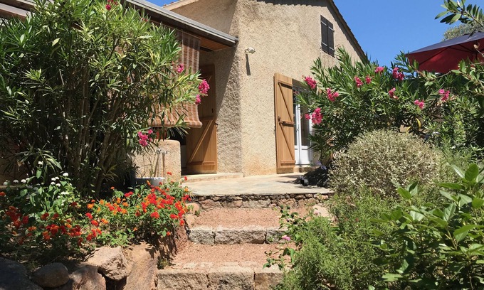 Santa Giulia Casa | Casa con jardín muy cerca de la playa de Santa Giulia (Porto Vecchio)