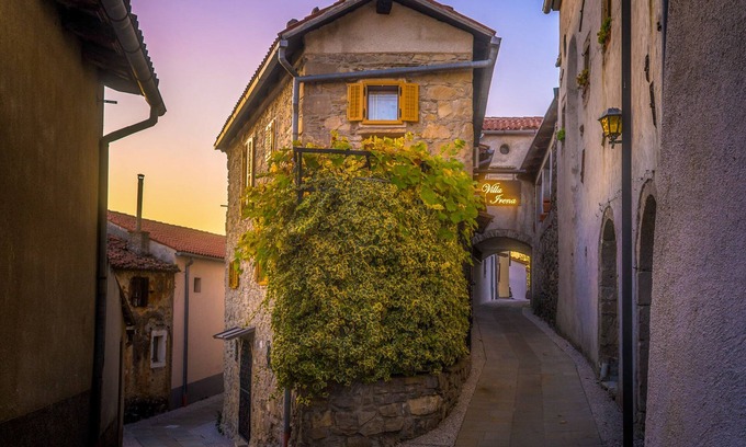 Ajdovscina Casa | House VILLA IRENA Great For a Family Holiday With Free Parking and EV Charging