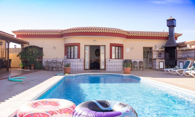 Las Rosas Casa | VIVIENDA VACACIONAL FLORATERE. Gran casa con espléndida piscina y solarium.